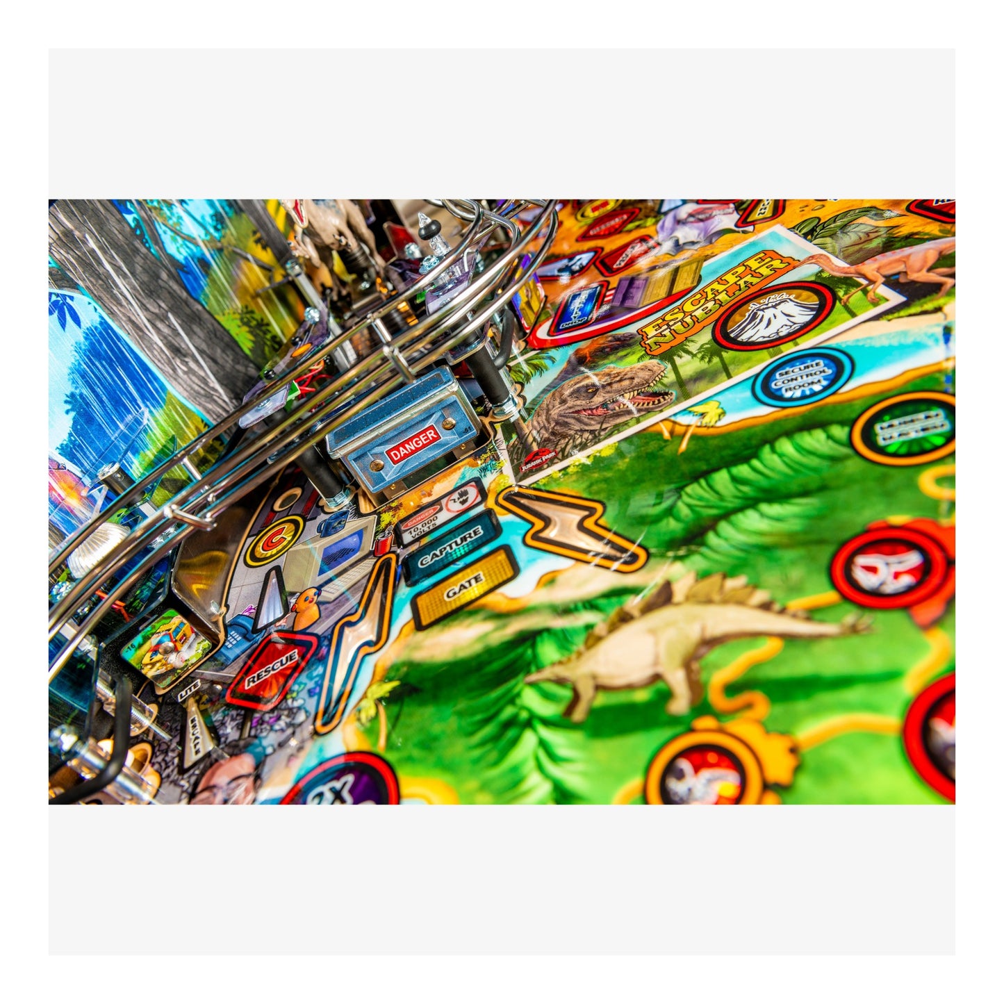 Front-on view of the 30th Anniversary Edition pinball.