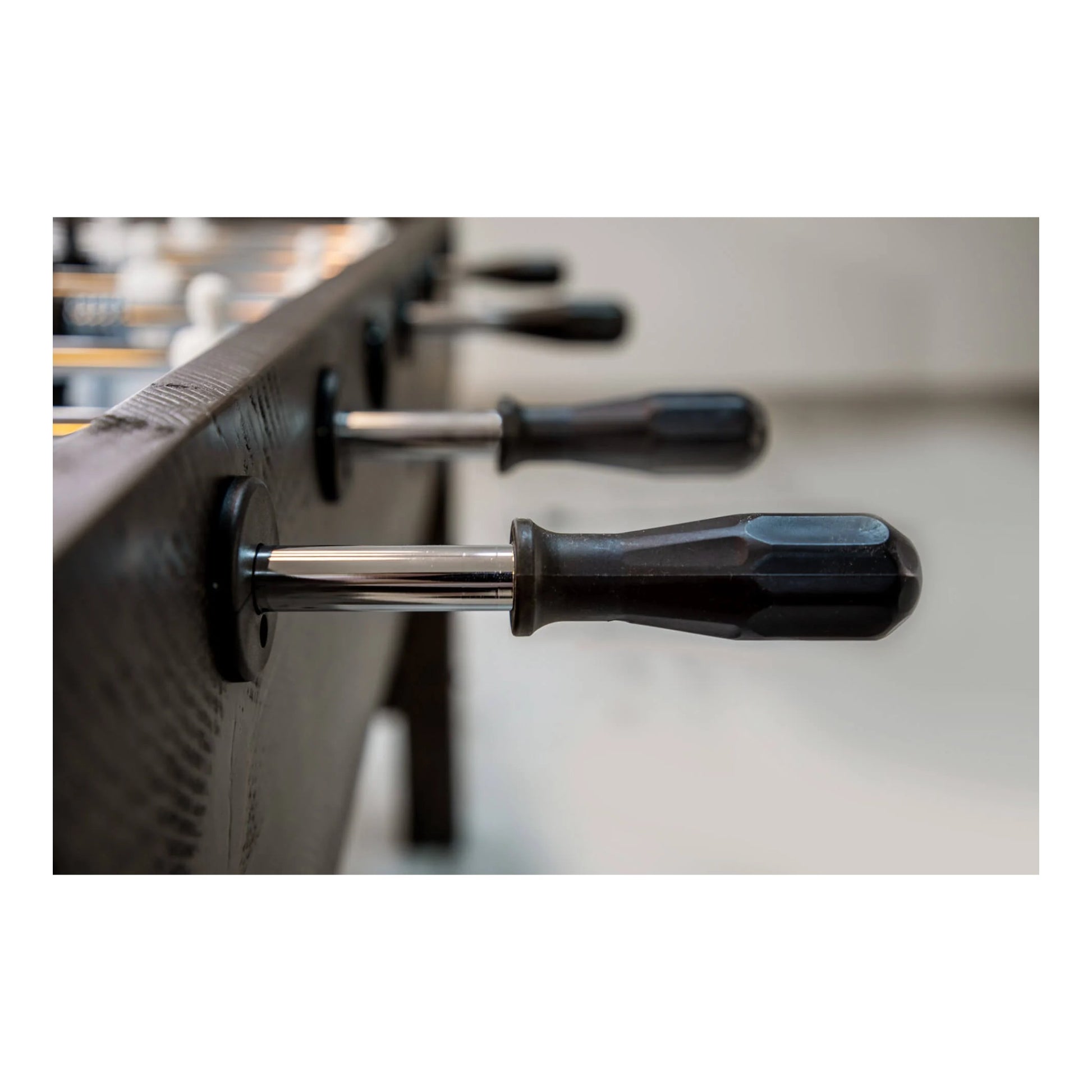 Telescopic rod handles and robust cabinet construction of the Barn table