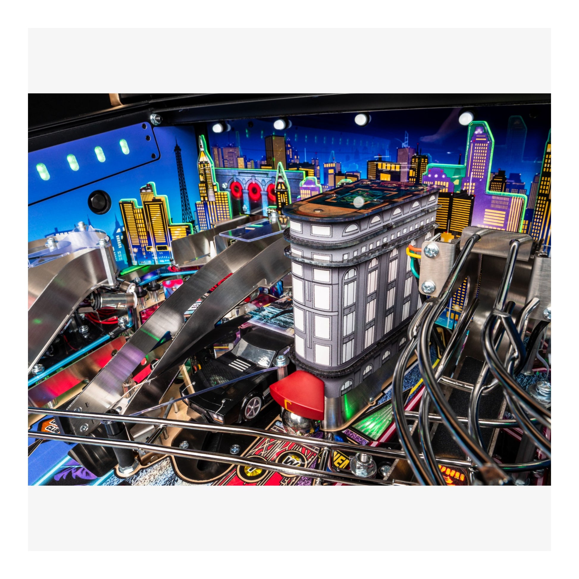 Pinball machine with cityscape background
