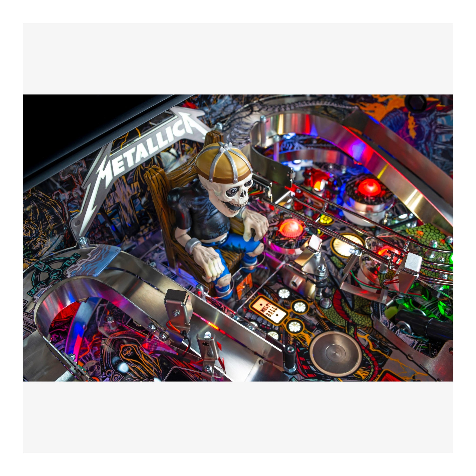 Pinball machine with a skeleton figure and 'Metallica' branding.
