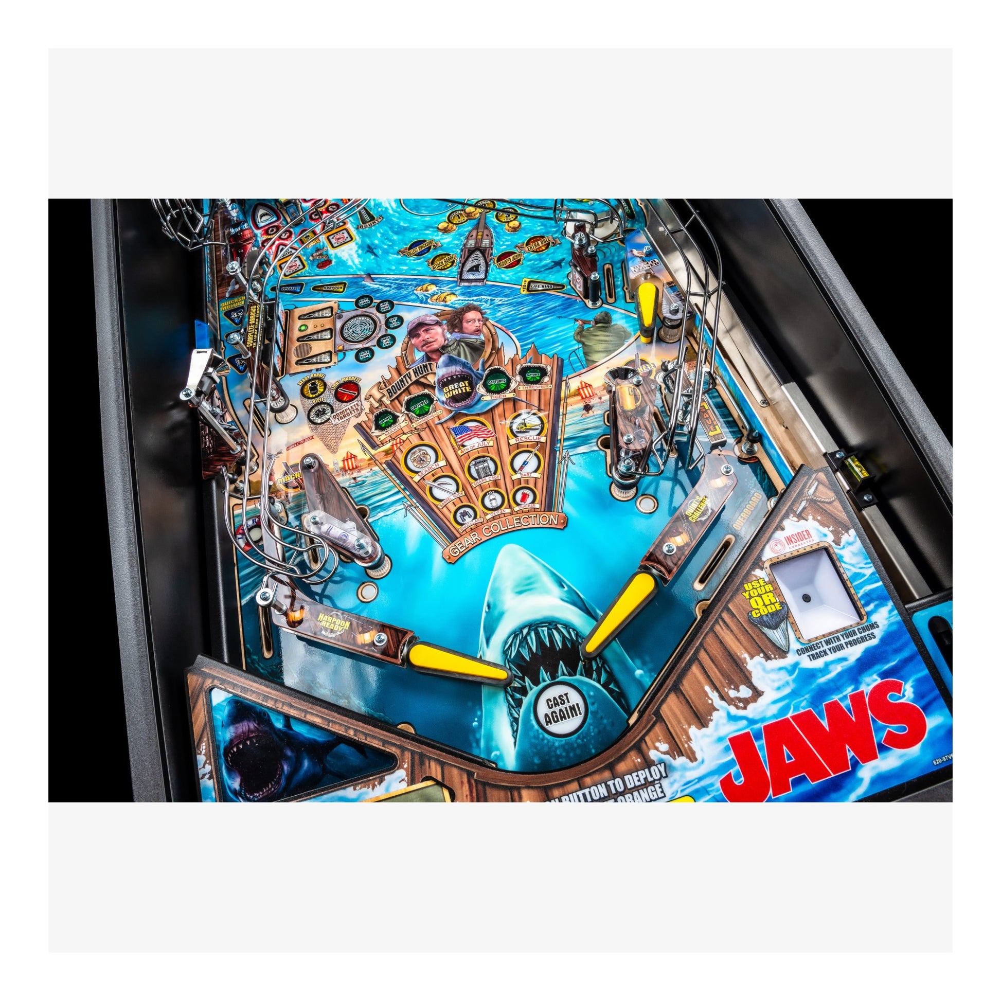 Pinball machine with 'Jaws' theme featuring a shark and vintage arcade design.