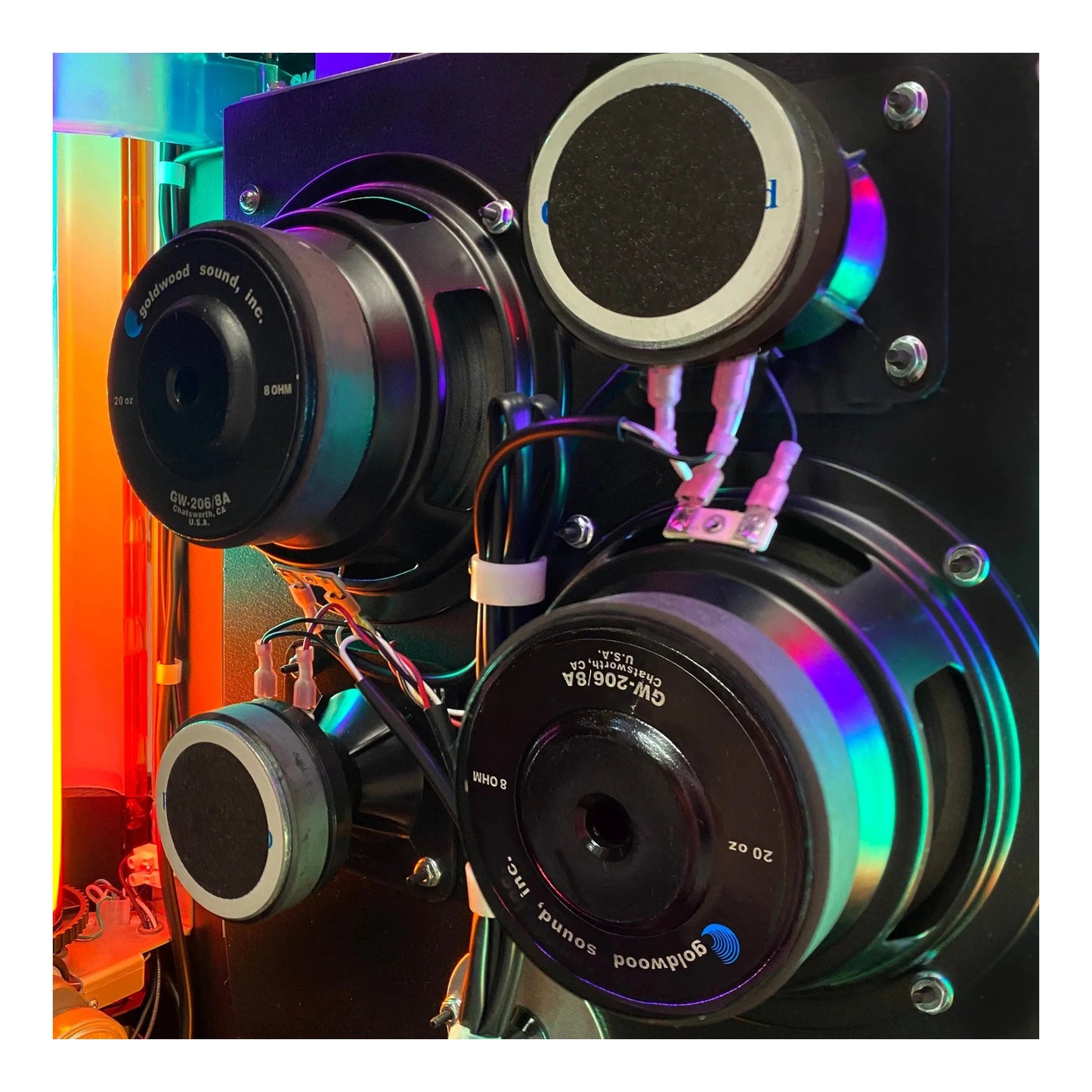 Graphic detailing the 5-speaker, dual 3-way system for 'live' performance sound.